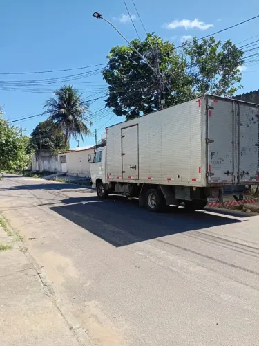 Trabalhamos com frete e mudança caminhão baú 