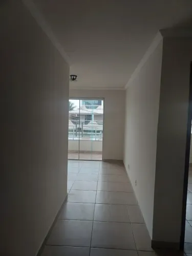 Lindo apartamento com varanda frontal Cidade Beira Mar