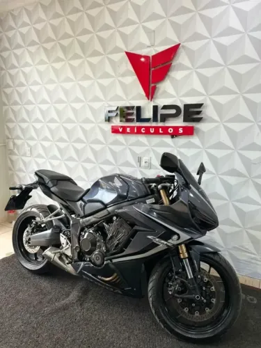 HONDA CBR 650R - ANO 2021