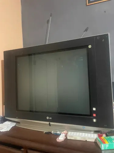 Tv antiga funcionando perfeitamente 