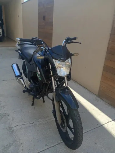 Titan 160