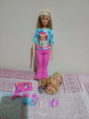 Boneca Barbie Stylin Pup com a Bombom