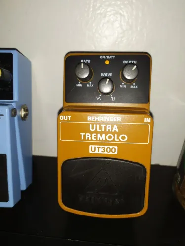 Behringer UT300 ultra tremolo