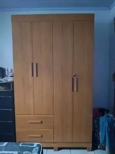 Guarda roupa novo n tem 1 semana de uso
