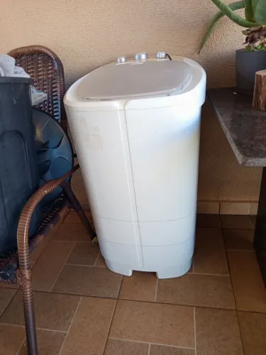 Vendo tanquinho Miller 10 kg em bom condição de uso funcionando