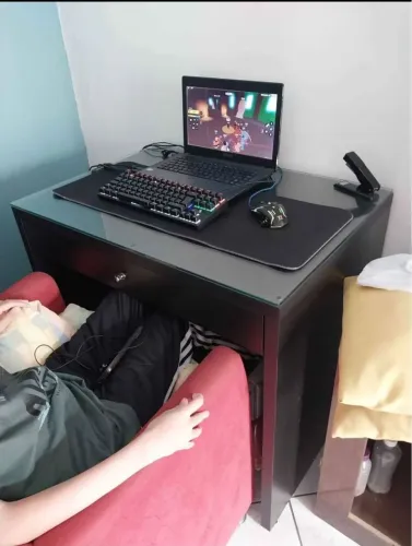 Mesa de madeira maciça para escritórios, jogos etc.