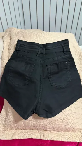 shorts de couro preto