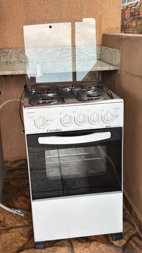 Fogão 4 bocas, acendimento automático, forno