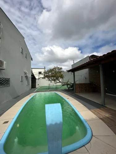 Casa Duplex á Venda e para Locação com 4 Quartos e Piscina no Japiim