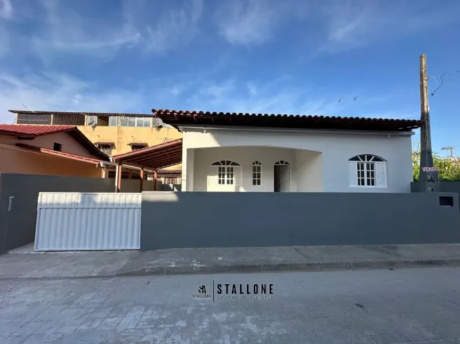 Casa térrea edificada em um lote de 156m², localizada em área nobre de Itaoca, Itapemirim/