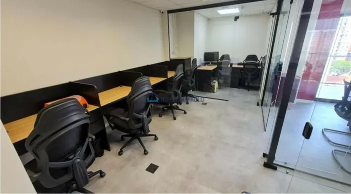 Conjunto Comercial Premium em Moema - 46m² com Varanda e Vaga