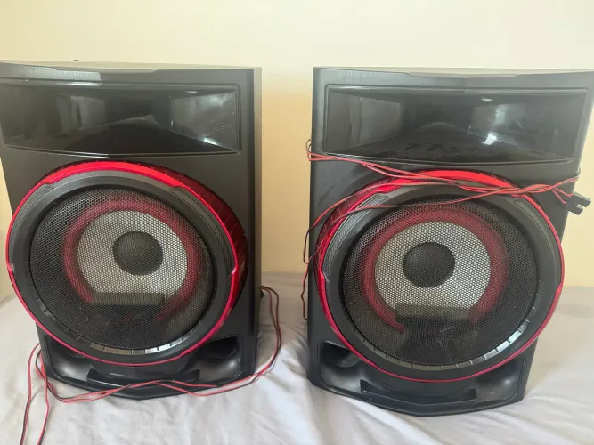 2 caixas de som LG 
