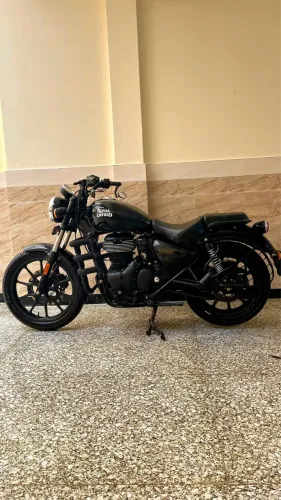 Meteor 350 / Fireball Black - Letícia