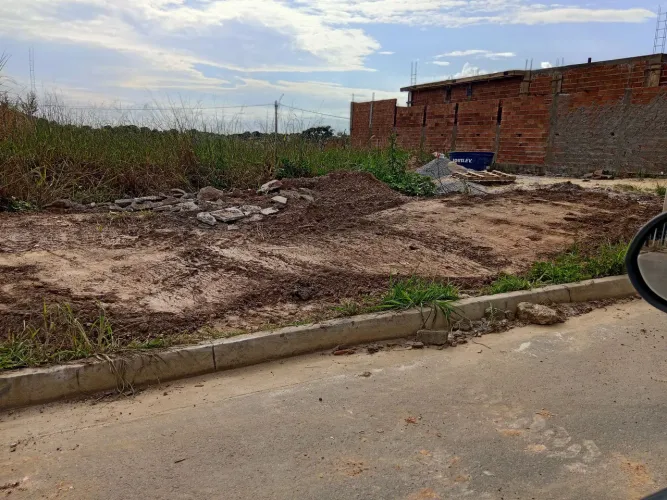 Vendo ou troco por carro ou moto tenho um ágio de um lote no loteamento belo monte..