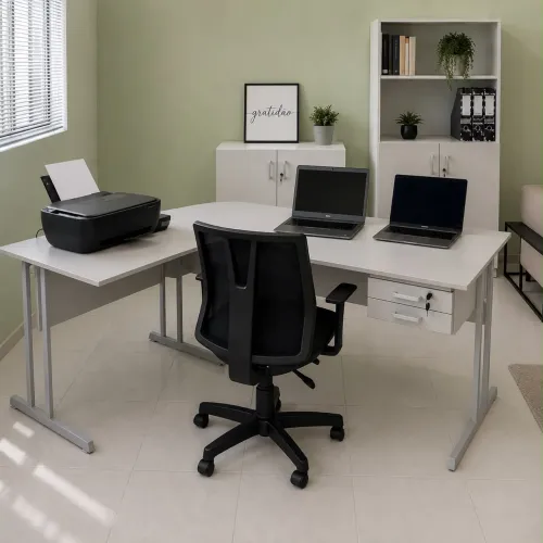 Mesa de 1,80m grande em L para atendimento