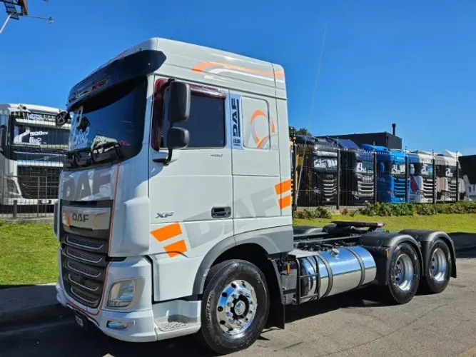 DAF XF 480 6x2 Ano 2022 Automático Ar Condicionado Volante Multifunção geladeira MOLA