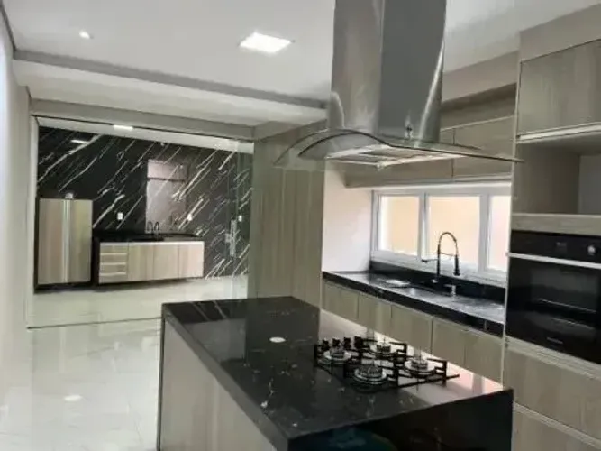 Imóvel para venda tem 125 metros quadrados com 3 quartos em Guilhermina - Praia Grande - S