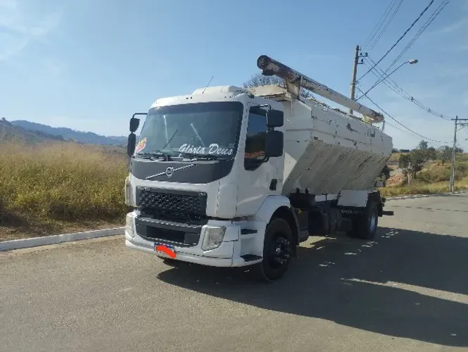Vm270 com silo de ração 
