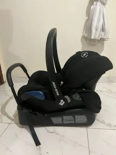 Bebê Conforto Maxi-Cosi com Base Veicular - Excelente Estado | Segurança e Conforto