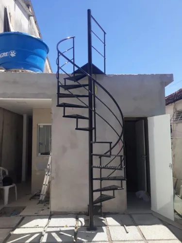 Escadas para instalação imediata caracol e reta