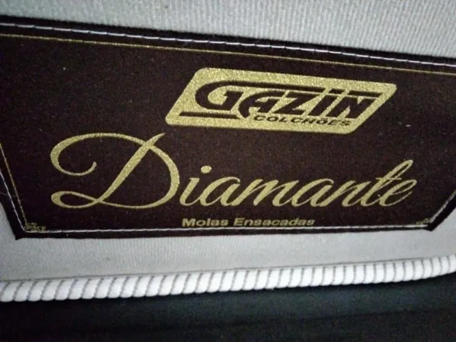 Cama de solteiro.