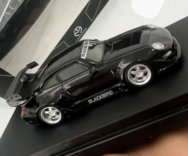 Miniatura escala 1:64 Porsche RWB BlackBird 