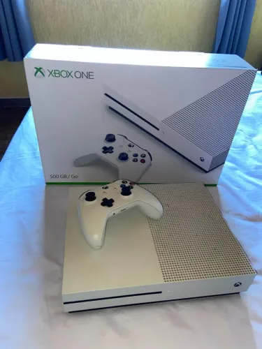 Xbox One Slim 500GB - Ótimo estado.