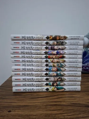 Coleção mangá Atelier of Witch Hat 1-13 sem o volume 6