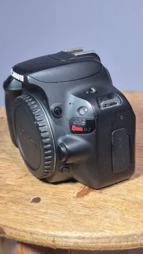 Câmera Canon SL2 (200D)