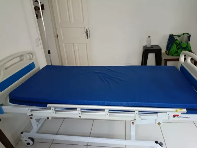 Cama hospitalar manual com colchão e colchão pneumático 