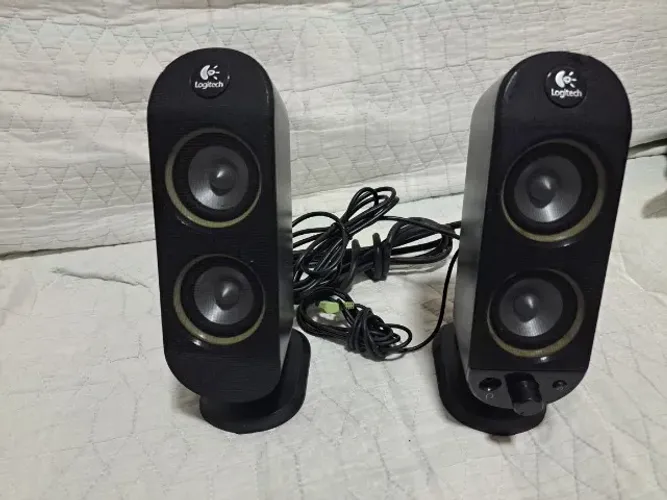 02 Caixas Som logitech X-230 (LER ANÚNCIO)
