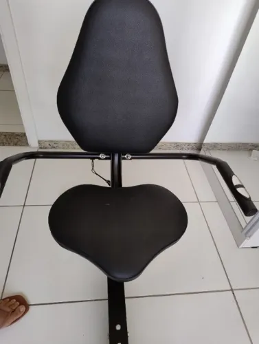 Bicicleta ergométrica com acento para terceira idade
