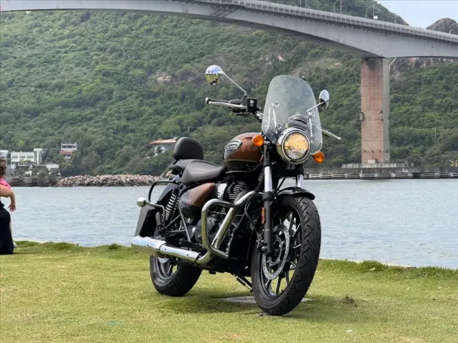 ROYAL ENFIELD METEOR 350 SUPERNOVA