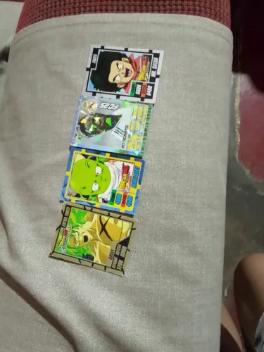 Vende-se figurinhas colessionaveis.  Elas são muito raras por isso esse preço 