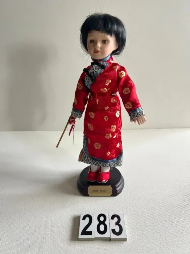 BONECA JADE TANG 33 CM