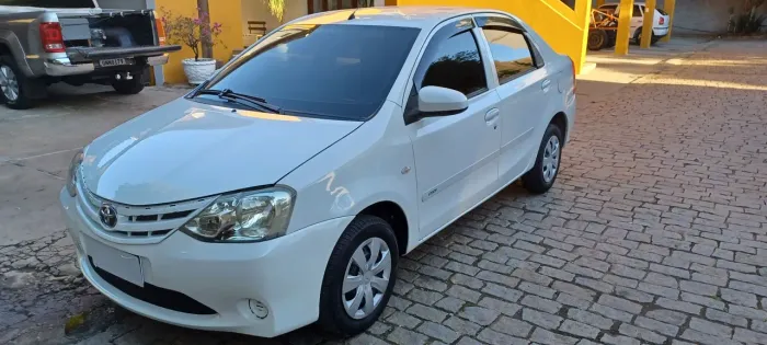 Toyota Etios X Sedan 1.5 Flex 16V 4P Mec. 2015