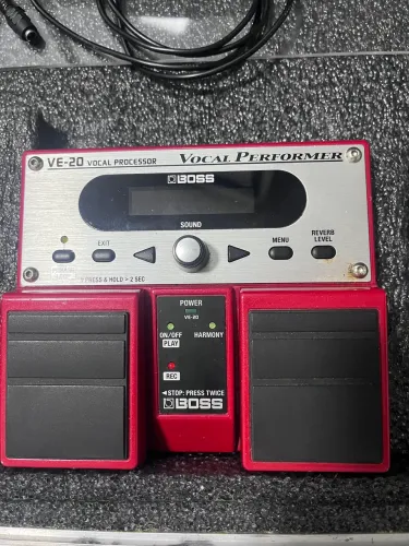 Pedal de Efeito Boss Vocal Effects Performer VE-20 Vermelho