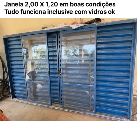Janela aço grande