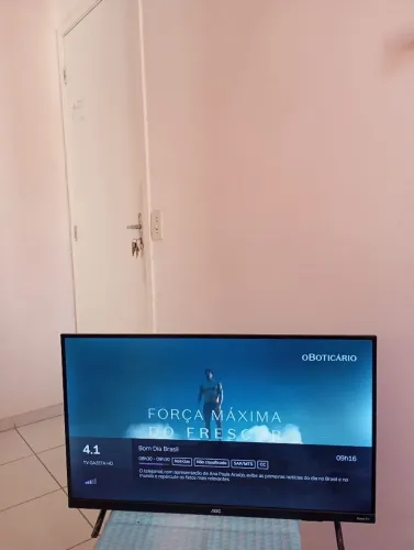 Vendo uma linda televisão