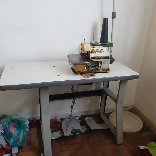 Maquina de orveloque PRECISA DE CONSERTO