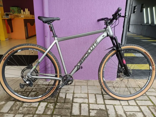 Bicicleta Absolute Nero 5  Shimano Deore 1x12 freios hidráulicos Shimano mt200 em até 18x