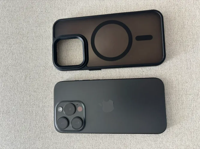 iPhone 15 PRO 256 GB com capa MagSafe
