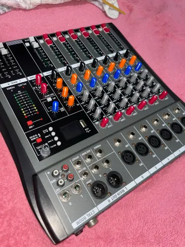 Vendo Mesa de  audio 500$