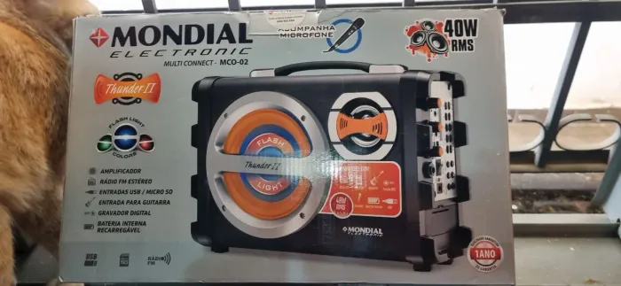 Caixa de som amplificada .
