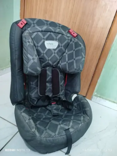 Cadeira de carro marca burigotto semi nova suporta 36 kg