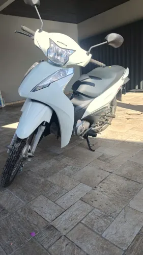 Honda Biz 110i, única dona, apenas 1.450 km rodados