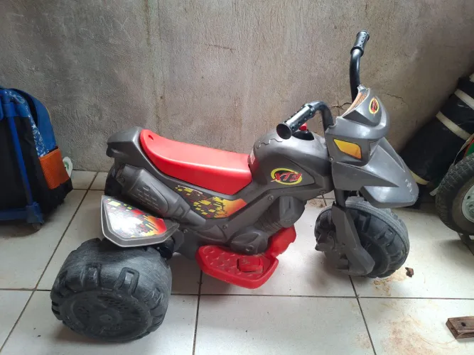 Moto elétrica infantil 