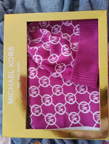 Kit cachecol e gorro Michael Kors rosa