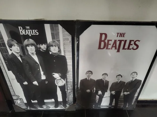 Pôster dos Beatles, na moldura. 70/95