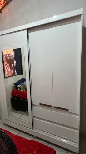 Guarda roupa novo, porta de correr com espelho